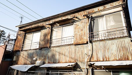 「空き家の解体作業」イメージ