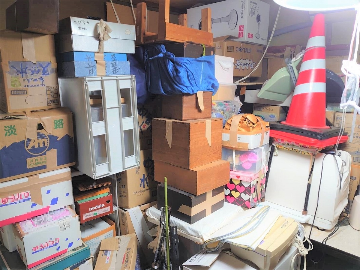 「施設入居に伴う自宅の不用品を窓からの搬出で解決しました」作業写真