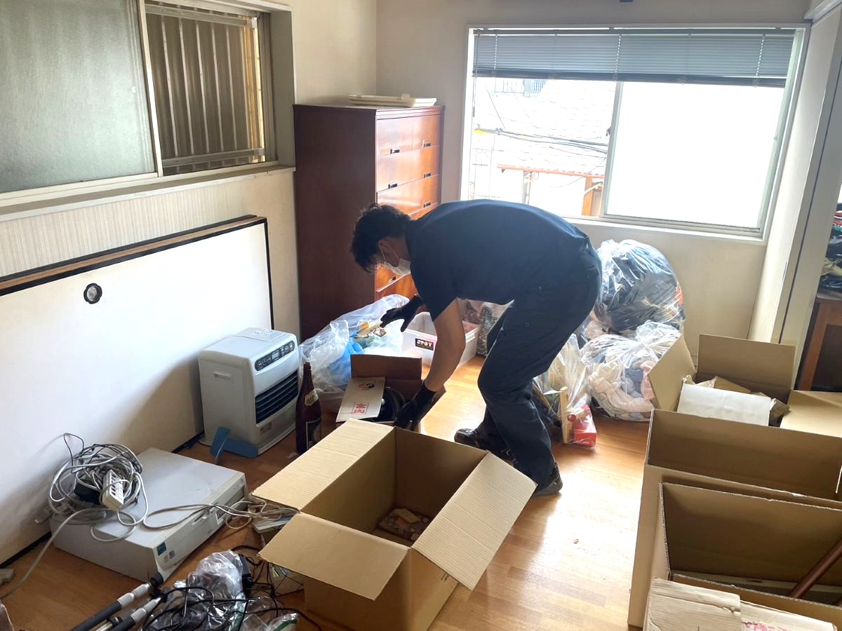 「引越しに伴う家具・家財類の一括回収のご依頼」作業写真
