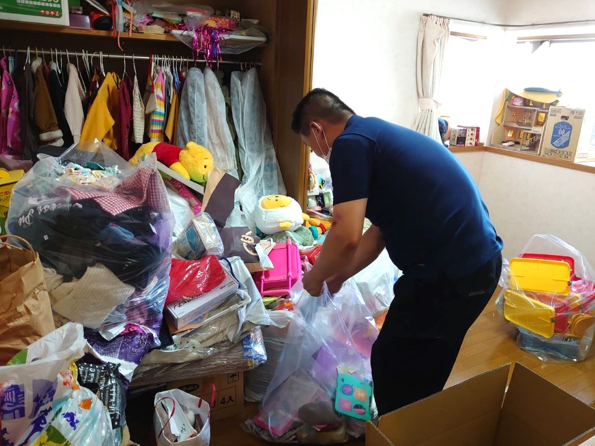 「大量のゴミの分別・回収と不用品処分のご依頼」作業写真