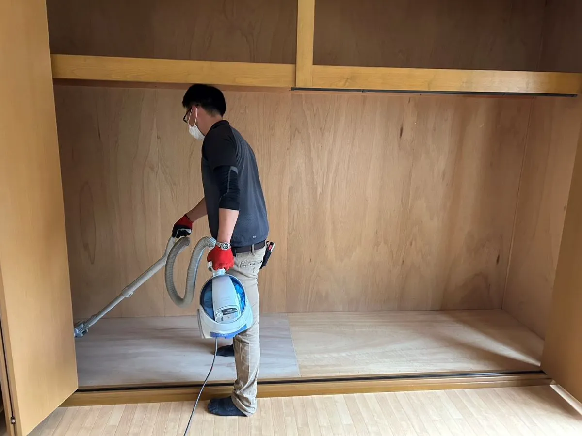 「一戸建て内部のすべての不用品の回収とお庭・ガレージの整理を行いました」作業写真
