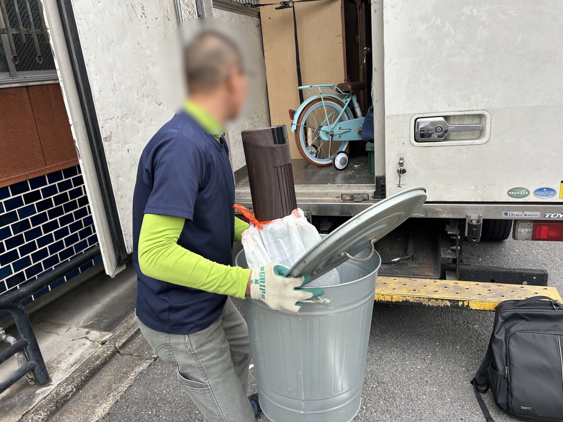 「マンションのお部屋から空気清浄機と扇風機、ゴミ箱を回収しました」作業写真